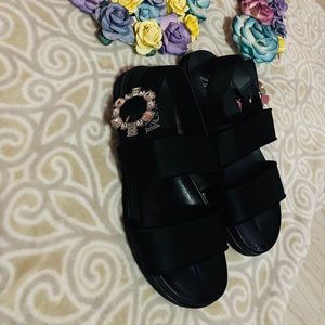 Zara beautiful sandals with details in the side